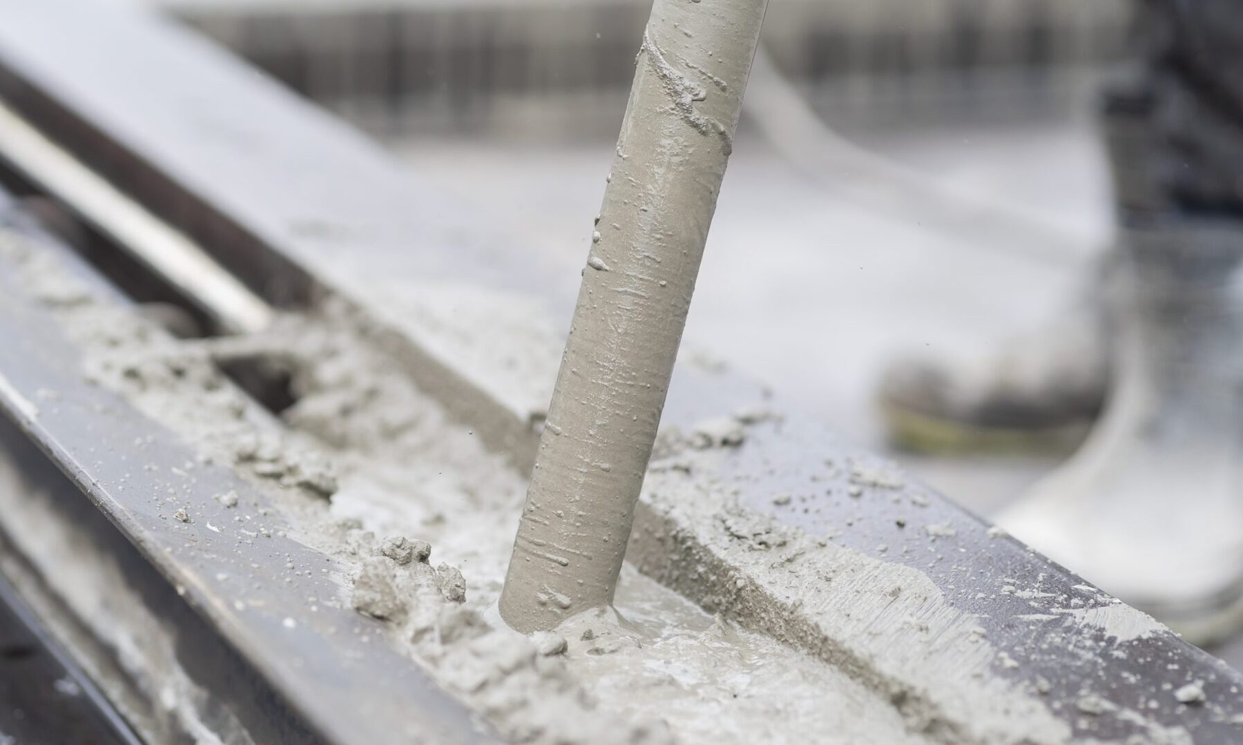 Construction,Technician,Uses,Concrete,Vibration,Generator,During,Leveling,Concrete.,Construction